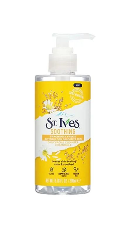 img-4064.jpg STIVES CLEANSER SOOTHING CHAMOMILE 200 ML - الصورة 1