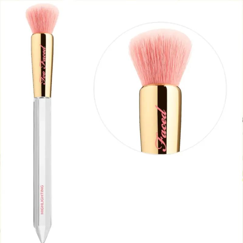 img-4279.jpg TOO FACED HIGHLIGHTER BRUSH DIAMOND LIGHT - الصورة 1